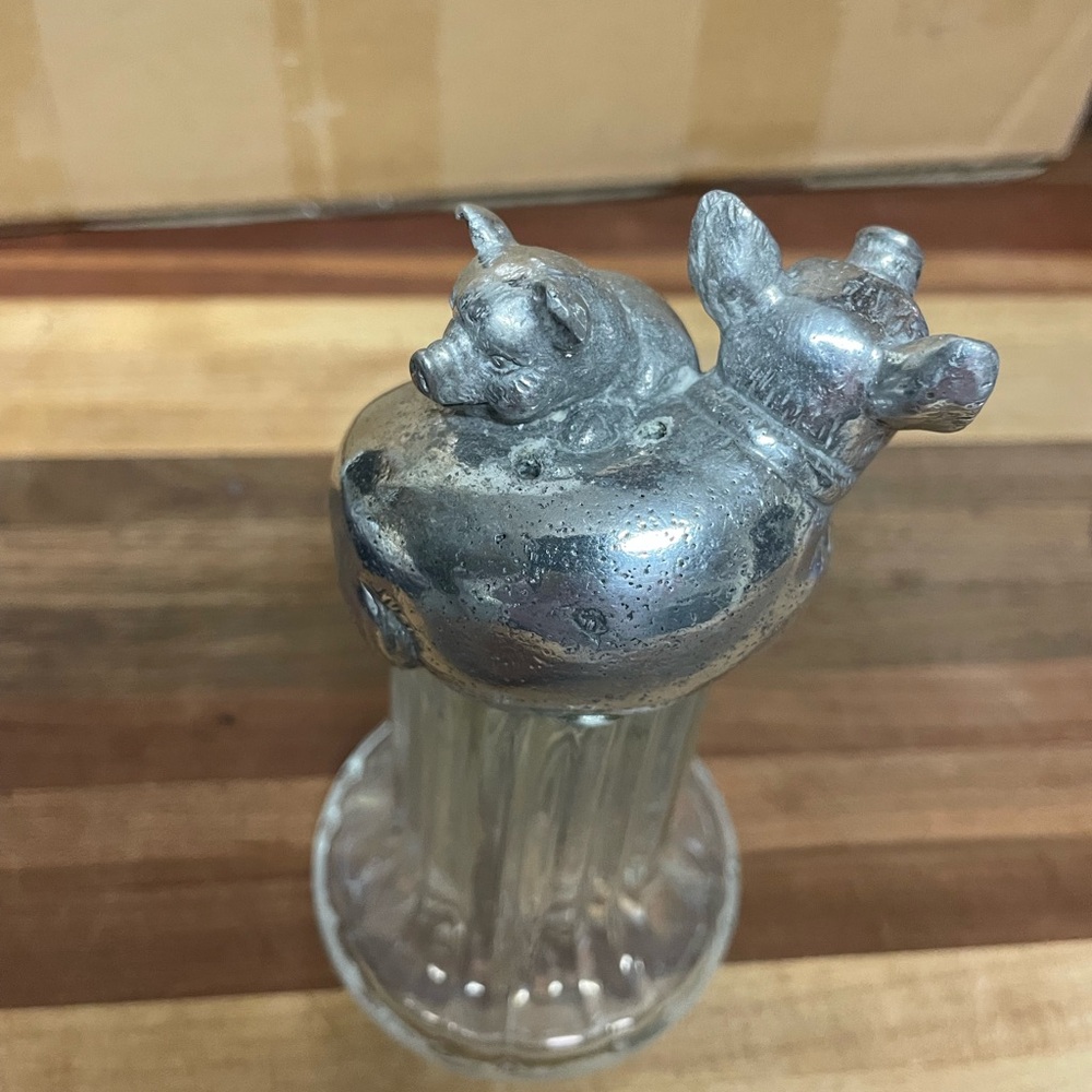 Vintage Pig Figural Salt or Pepper Shaker | Metal Pig Lid & Glass Bottle - Picture 7 of 8